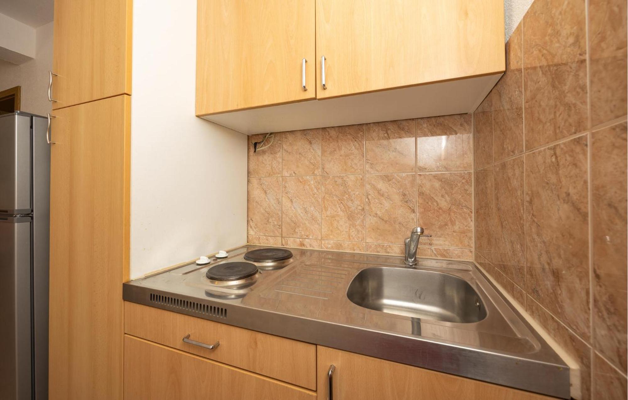 1 Bedroom Awesome Apartment In Lokva Rogoznica Exterior foto