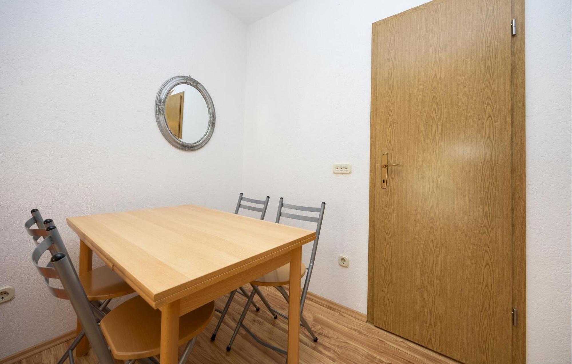 1 Bedroom Awesome Apartment In Lokva Rogoznica Exterior foto
